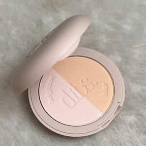 Dibs Lovebeam setting powder in shade 222 All is well